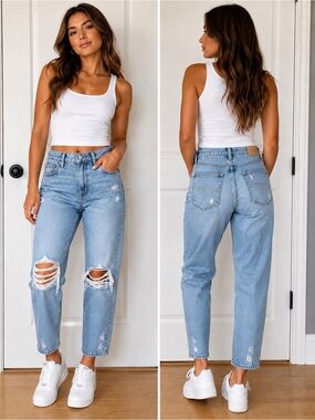 American Eagle Mom Jeans Distressed Light Wash Denim – Size 10